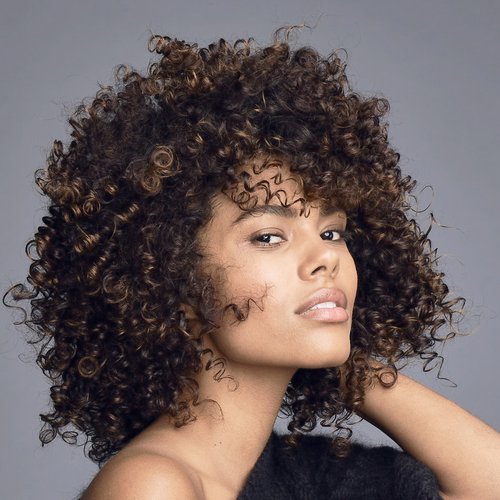 Tina Kunakey Elvital Extraordinary Oil hero