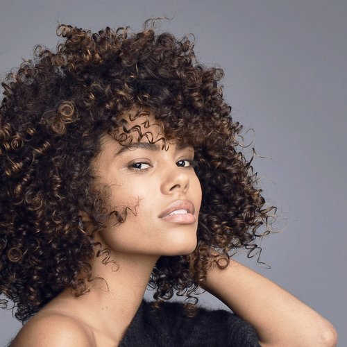 Tina Kunakey Elvital Extraordinary Oil hero