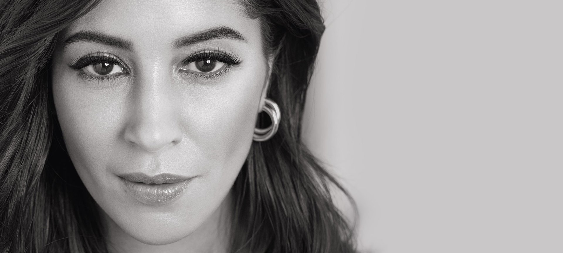 Leila Bekhti Volume Milion hero