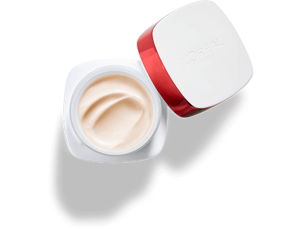 Kasvojenhoito päivävoide Spf 30 Revitalift purkki auki